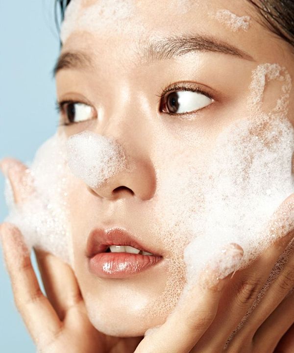 cewek cuci muka